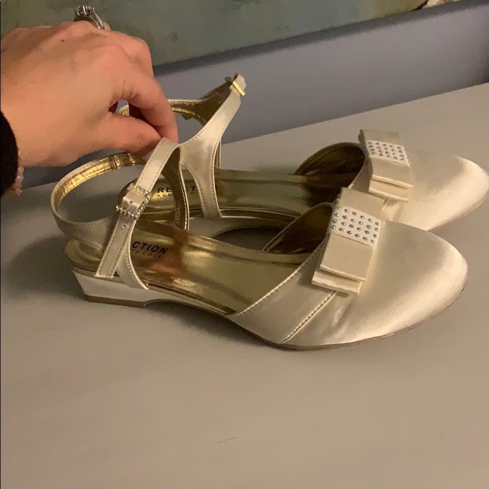 Girls 4 1/2 cream dress shoes